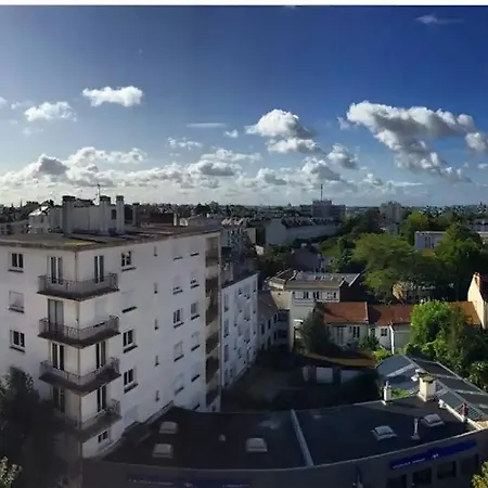 Lumineux - Dernier Etage Avec Balcon - Proche Centre-ville *