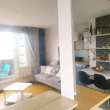 Lumineux - Dernier Etage Avec Balcon - Proche Centre-ville *